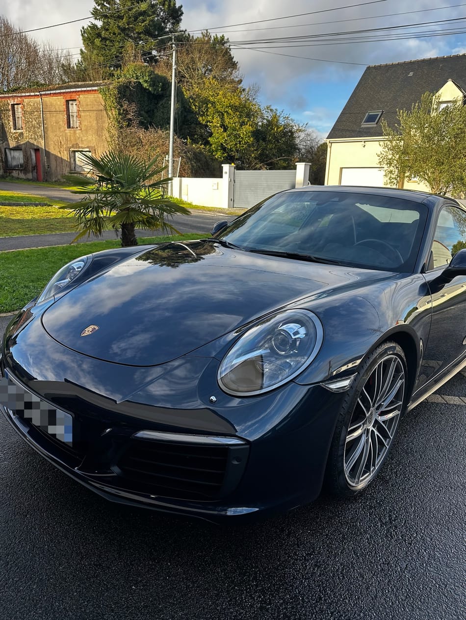 Porsche 911 Carrera 4S noire préparée par MGNclean, vue de face